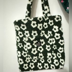 Tote bag in green from Urban Outfitters.